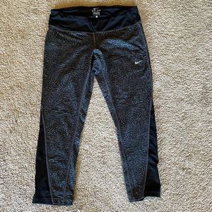 Nike Dri-Fit women’s size Large capri tights